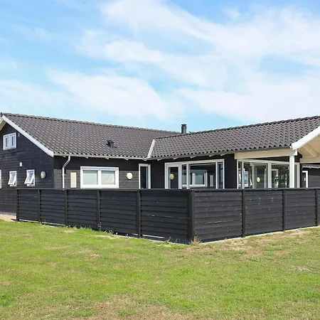 Five-Bedroom Holiday home in Væggerløse 3 *