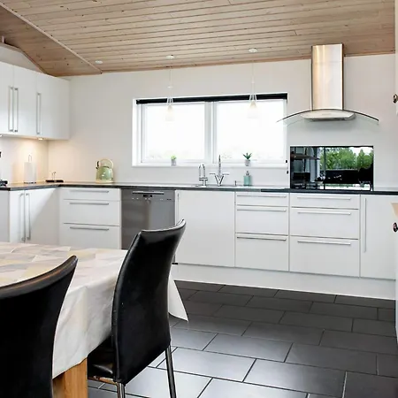 Dom wakacyjny Luxury Retreat With Pool - By Traum Bøtø By