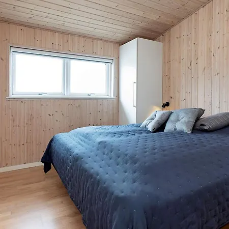 5 Star In Vaeggerlose Bøtø By