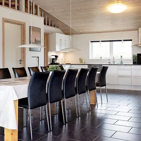 5 Star In Vaeggerlose Feriehus Bøtø By